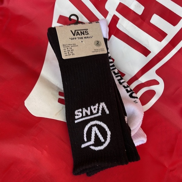 VANS “Off The Wall” Men’s 2 socks set 
NWT - Picture 2 of 16